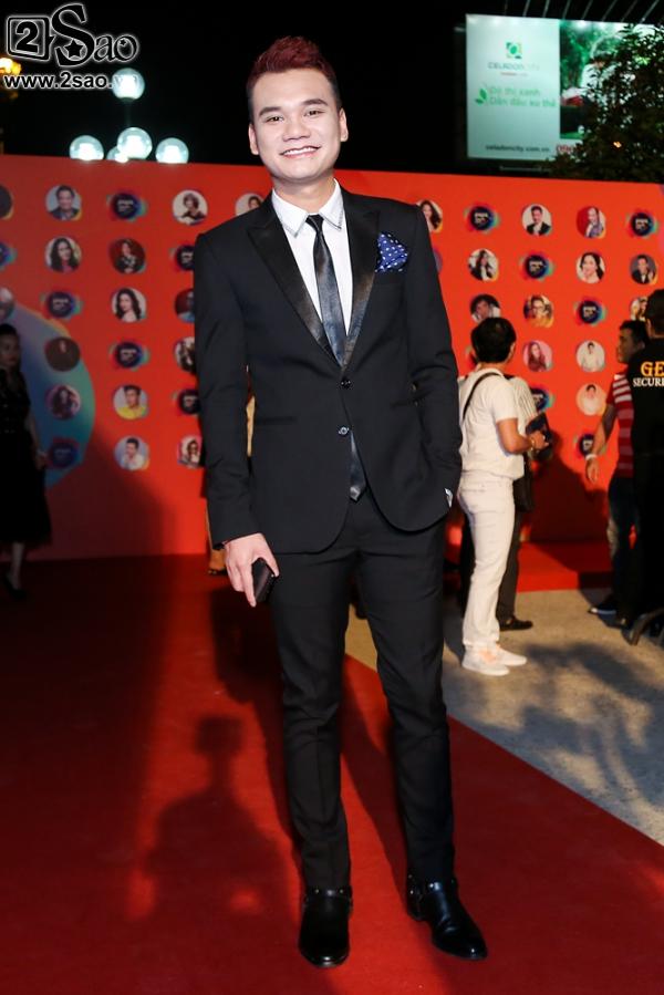 Danh hài Thúy Nga đại náo sự kiện khi mang theo lông ngỗng rải khắp thảm đỏ-10