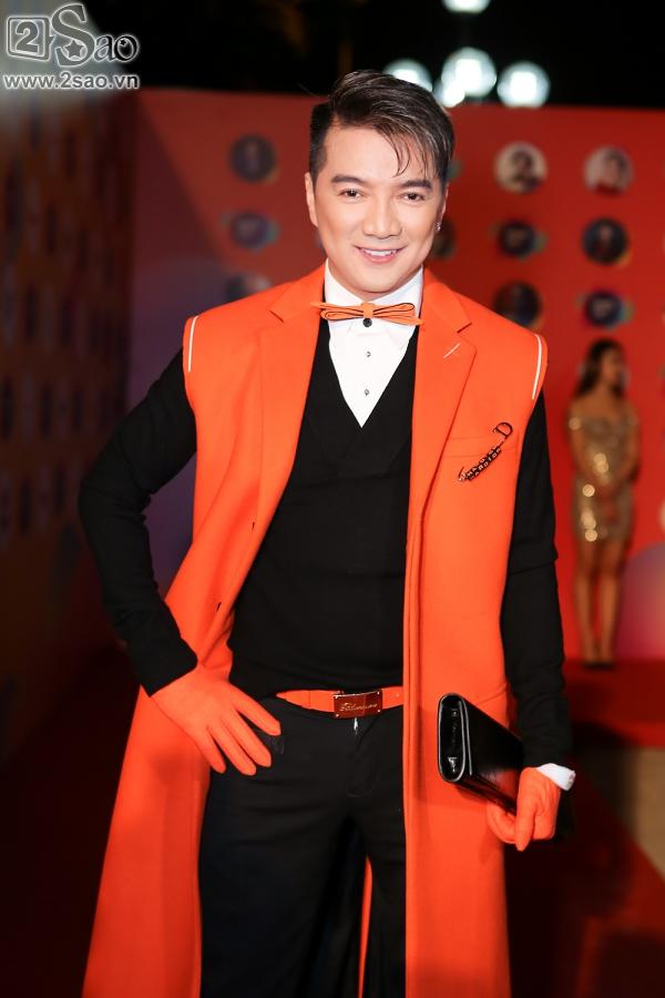 Danh hài Thúy Nga đại náo sự kiện khi mang theo lông ngỗng rải khắp thảm đỏ-9