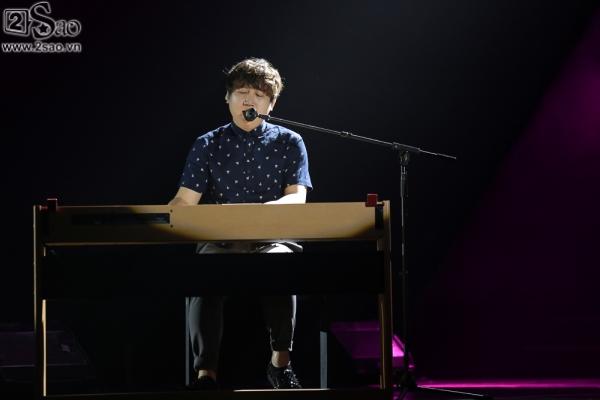 Bảo Anh diện váy đổi màu, mang trang sức tiền tỉ nhận giải MV của năm-7