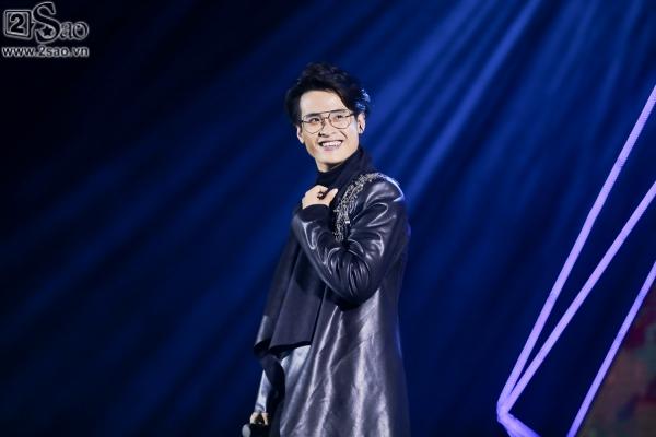 Bảo Anh diện váy đổi màu, mang trang sức tiền tỉ nhận giải MV của năm-8