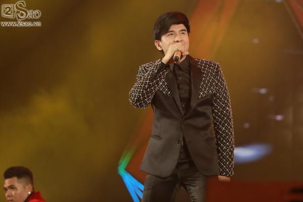 Bảo Anh diện váy đổi màu, mang trang sức tiền tỉ nhận giải MV của năm-9