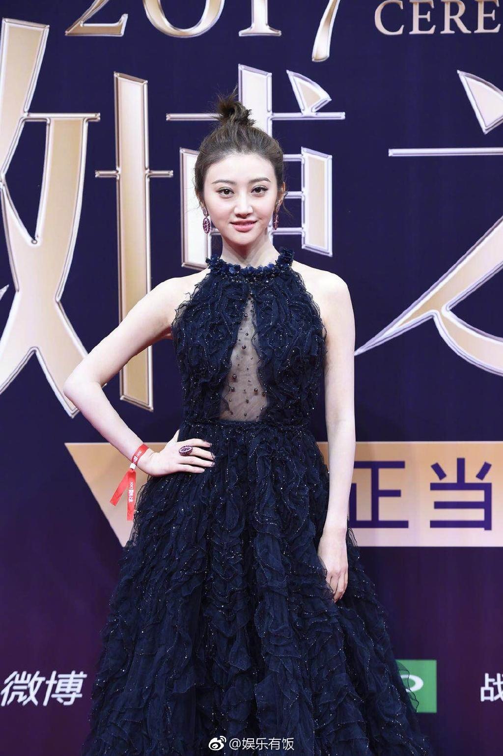 Dương Mịch, Lưu Thi Thi đẹp bất phân thắng bại khi cùng chạm mặt trên thảm đỏ-3