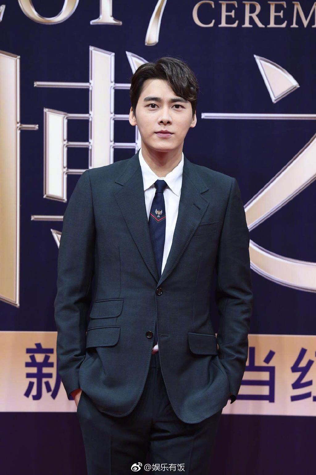 Dương Mịch, Lưu Thi Thi đẹp bất phân thắng bại khi cùng chạm mặt trên thảm đỏ-4