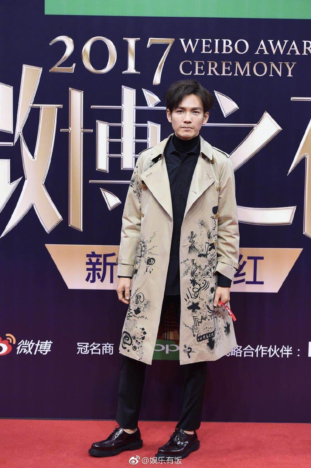 Dương Mịch, Lưu Thi Thi đẹp bất phân thắng bại khi cùng chạm mặt trên thảm đỏ-6