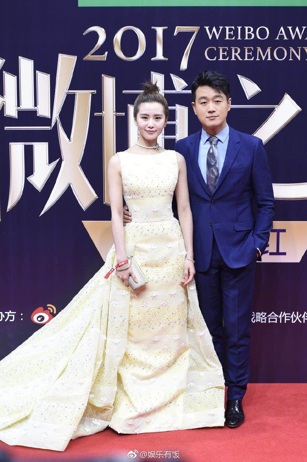 Dương Mịch, Lưu Thi Thi đẹp bất phân thắng bại khi cùng chạm mặt trên thảm đỏ-2