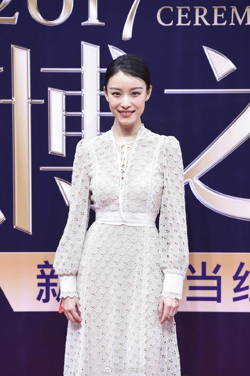 Dương Mịch, Lưu Thi Thi đẹp bất phân thắng bại khi cùng chạm mặt trên thảm đỏ-9