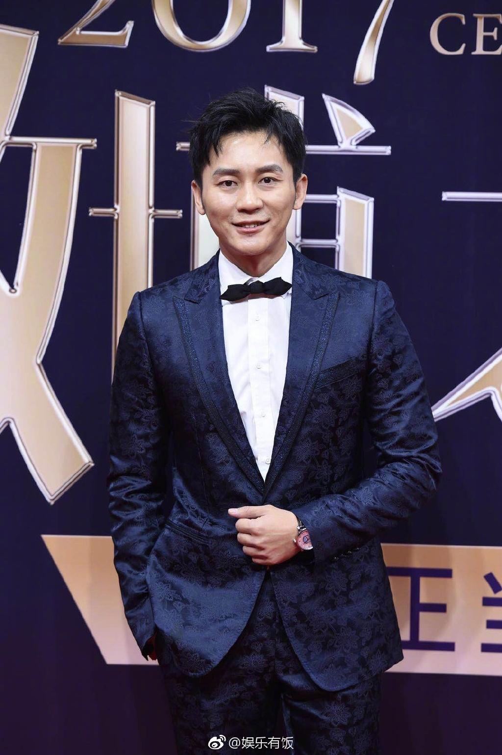 Dương Mịch, Lưu Thi Thi đẹp bất phân thắng bại khi cùng chạm mặt trên thảm đỏ-10