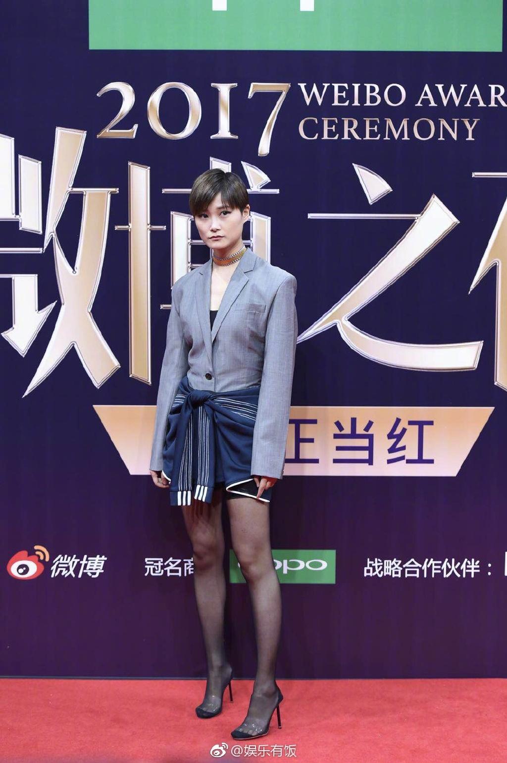 Dương Mịch, Lưu Thi Thi đẹp bất phân thắng bại khi cùng chạm mặt trên thảm đỏ-14