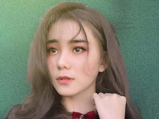 Cận cảnh cô gái xinh đẹp khiến thanh niên loại mình phải nuối tiếc chọn lại ngay lập tức