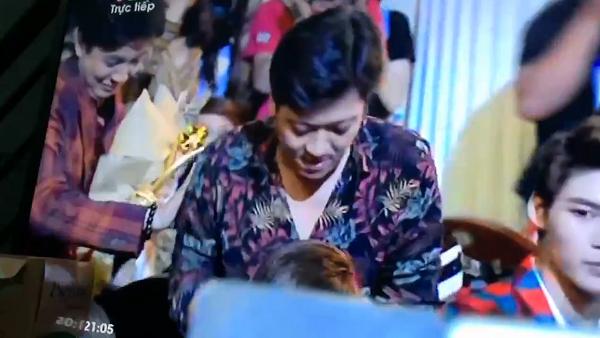 Trường Giang gây shock khi cầu hôn Nhã Phương ngay tại Lễ trao giải Mai Vàng-2