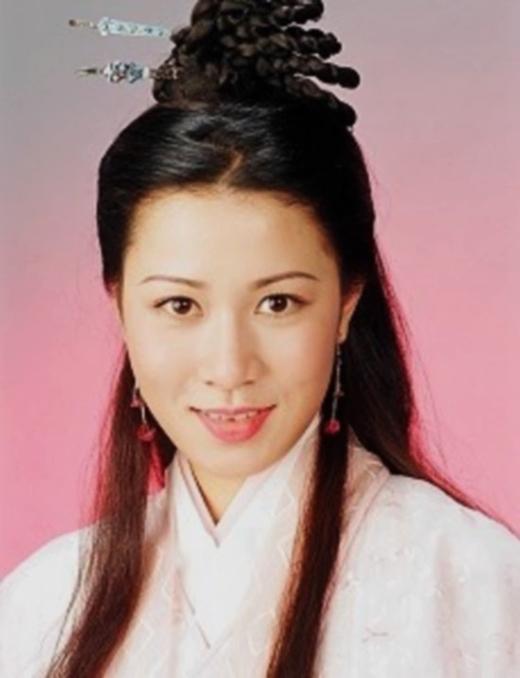 Đóng trùng vai với Lê Tư và Xa Thi Mạn, Hoa hậu Hong Kong bị chê xách dép đàn chị-7