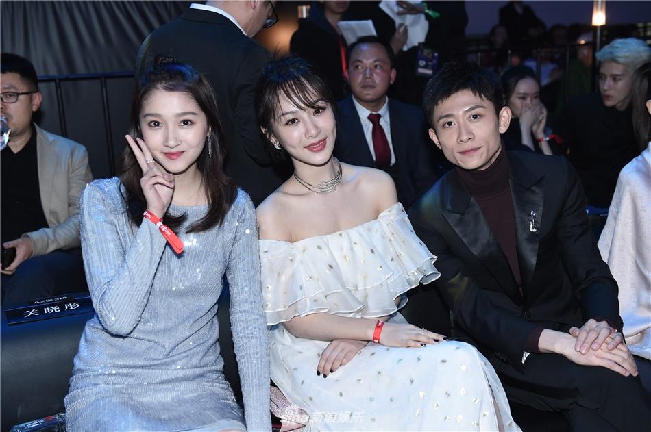 Hình ảnh HOT nhất mạng xã hội hôm nay: Dương Mịch xin kẹo chia cho Ngô Diệc Phàm-13