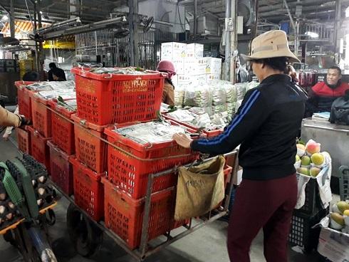 Hà Nội: Phát hiện bé trai khoảng 5 tuổi có dấu hiệu tự kỉ đi lạc-4