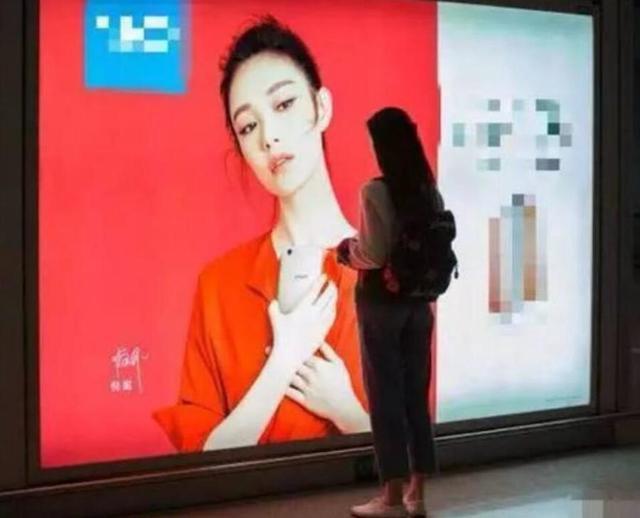 Phản ứng hài hước và dễ thương của loạt sao Hoa ngữ khi thấy poster của chính mình-8