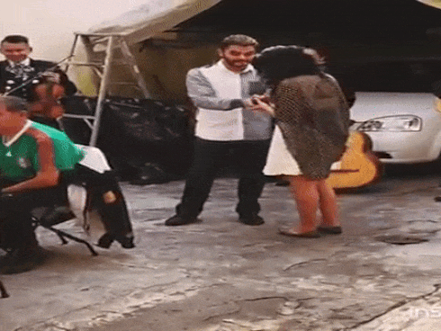 Hot girl - hot boy Việt: Tú Linh nói Lễ trao giải Mai Vàng như show diễn hài-11