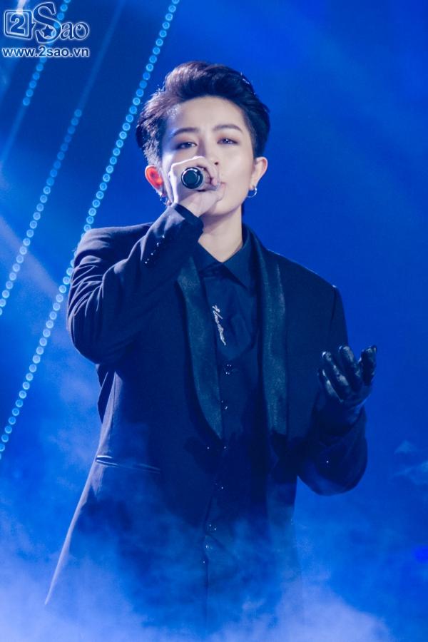 Phạm Hương bẽn lẽn bên Noo Phước Thịnh, vinh dự trao giải cho GOT7-13