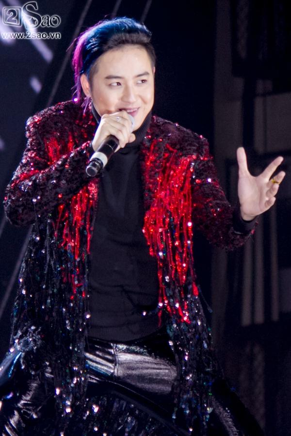 Phạm Hương bẽn lẽn bên Noo Phước Thịnh, vinh dự trao giải cho GOT7-12