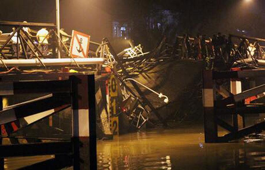 Vụ sập cầu ở Sài Gòn: Tạm giữ tài xế xe tải để điều tra-2