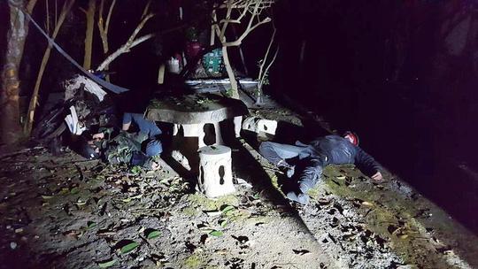 Trộm xong 4 con chó, 2 tên trộm gặp tai nạn bất tỉnh-1