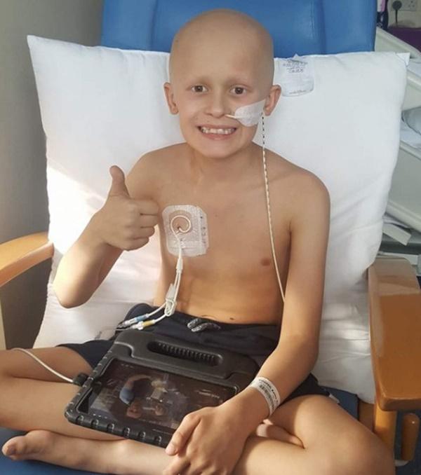 Cậu bé ung thư chiến đấu từng ngày để đón em gái chào đời-2