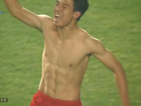 Huyền My cùng dàn sao Việt tưng bừng ăn mừng chiến thắng của U23 Việt Nam-14