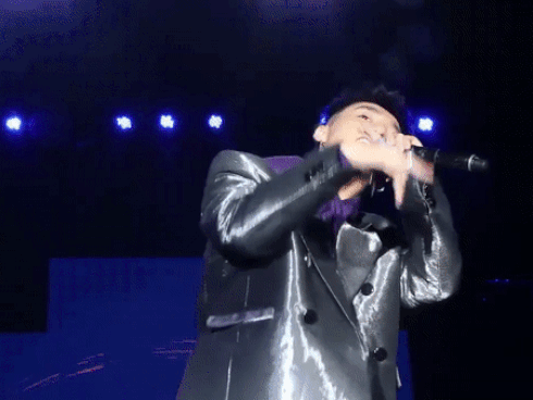 Đang trình diễn, Sơn Tùng M-TP bất ngờ hô vang 'Việt Nam' ăn mừng chiến thắng của U23