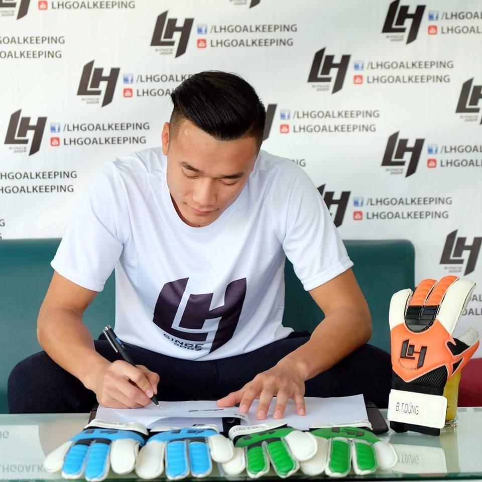 Dân mạng tìm kiếm thủ môn Bùi Tiến Dũng sau trận thắng lịch sử-4