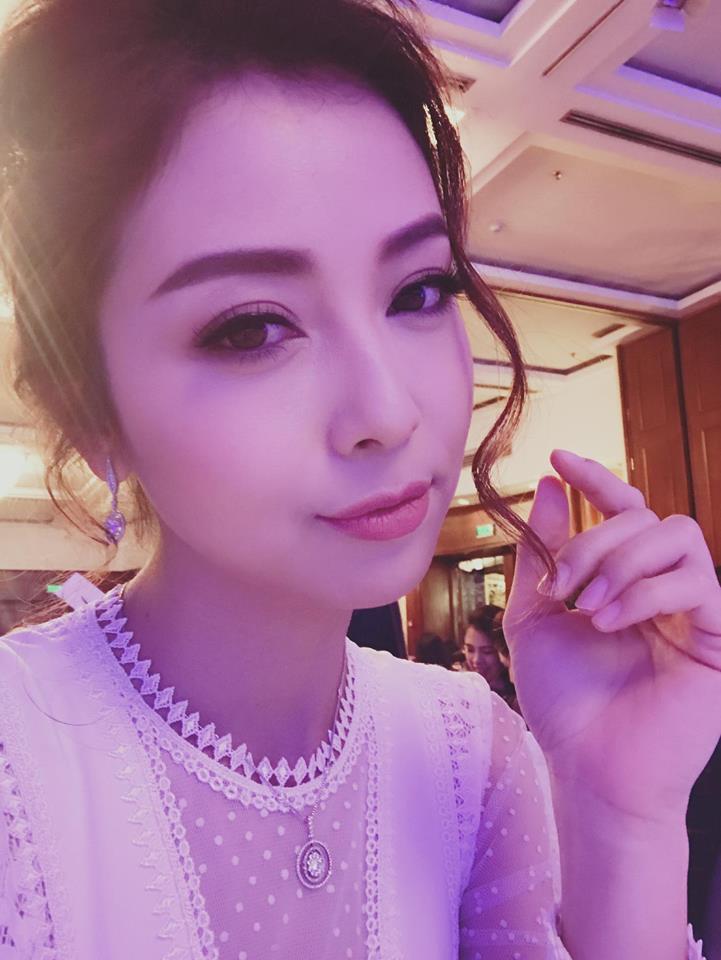 Tin sao Việt: Ngỡ ngàng trước nhan sắc hoàn hảo của gái 3 con Jennifer Phạm-1