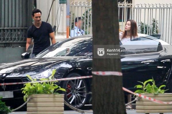 Chẳng cần giữ khoảng cách, Hà Hồ - Kim Lý tình tứ khoác vai nhau đi trên phố-11