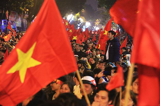 Suốt 1 tuần chiếm spotlight, Trường Giang được giải nguy nhờ chiến thắng của U23 Việt Nam-7