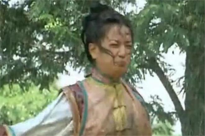 Châu Kiệt lại tiết lộ gây sốc: Triệu Vy phải uống nước phân ngựa trong Hoàn Châu cách cách-3