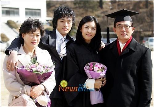 Sốc: Em trai ruột Ha Ji Won tự tử vì bệnh trầm cảm-4