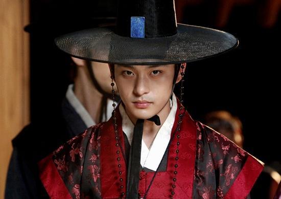 Sốc: Em trai ruột Ha Ji Won tự tử vì bệnh trầm cảm-1