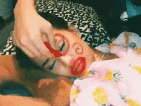 Khi Người lạ ơi! kết hợp Buồn của anh và trở thành parody cực ý nghĩa về tình bạn-1