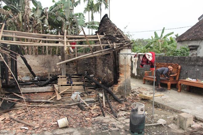 Vụ nghịch tử đốt nhà nghi thua cá độ: Vợ chồng tôi vừa xem xong trận U23 Việt Nam thì nghe hô hoán cháy nhà-1
