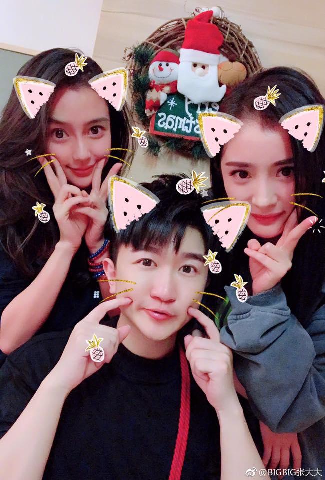 Bức ảnh HOT nhất mạng xã hội Hoa ngữ: Angela Baby trượt chân ngã, người chị Dương Mịch ngồi cười không ngậm nổi miệng-7