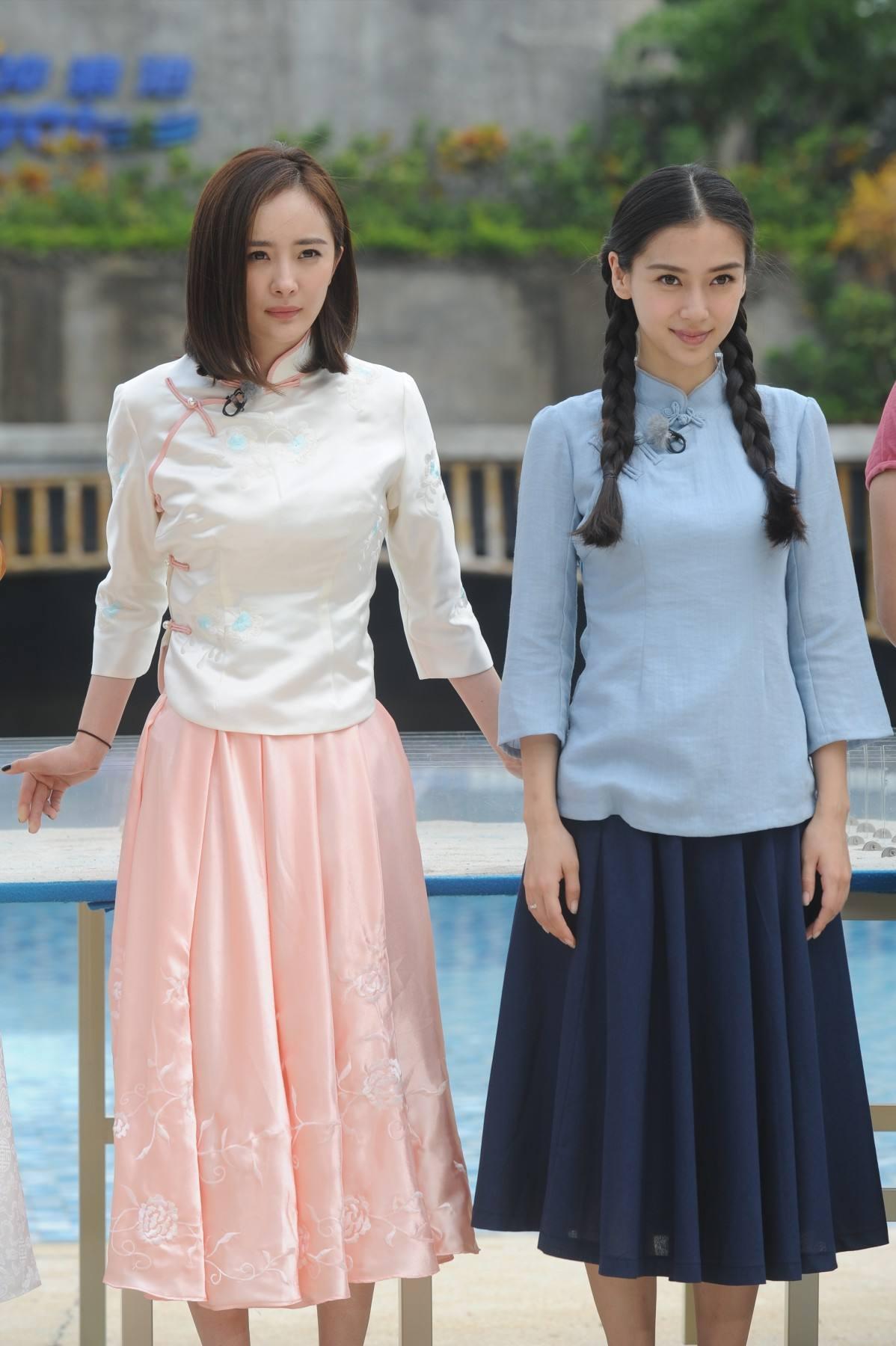 Bức ảnh HOT nhất mạng xã hội Hoa ngữ: Angela Baby trượt chân ngã, người chị Dương Mịch ngồi cười không ngậm nổi miệng-5