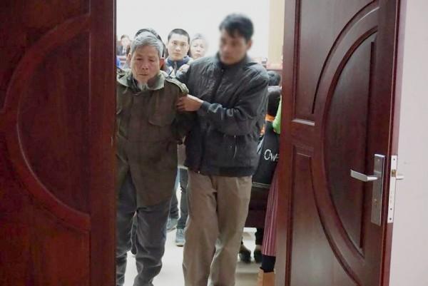 Bố nạn nhân 3 tuổi bị đối tượng 79 tuổi hiếp dâm: ‘Gia đình toại nguyện nhưng vẫn muốn Vĩnh sớm phải chịu án’-1