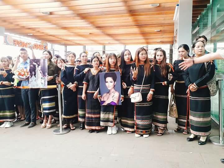 Buôn làng Ê Đê hào hứng chào đón hoa hậu HHen Niê ngày trở về-4