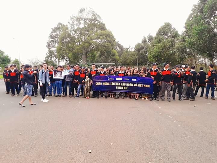 Buôn làng Ê Đê hào hứng chào đón hoa hậu HHen Niê ngày trở về-3