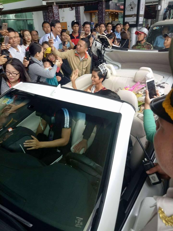 Buôn làng Ê Đê hào hứng chào đón hoa hậu HHen Niê ngày trở về-10