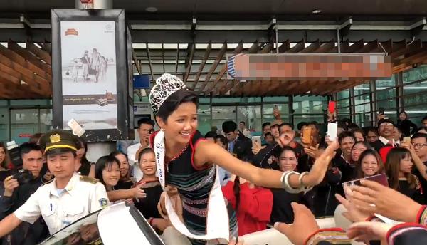 Buôn làng Ê Đê hào hứng chào đón hoa hậu HHen Niê ngày trở về-11