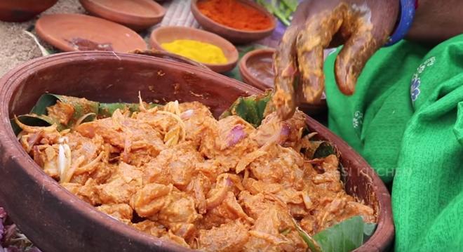 Gà nướng trong dưa hấu - độc đáo từ cái tên tới cách làm khiến triệu người tò mò-1