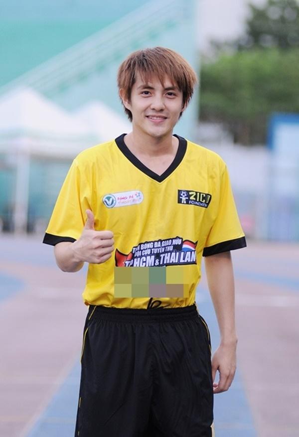 Khi mỹ nam showbiz Việt diện quần đùi, áo số ra sân chất phát ngất chẳng kém cạnh U23 Việt Nam-2