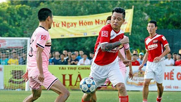 Khi mỹ nam showbiz Việt diện quần đùi, áo số ra sân chất phát ngất chẳng kém cạnh U23 Việt Nam-4