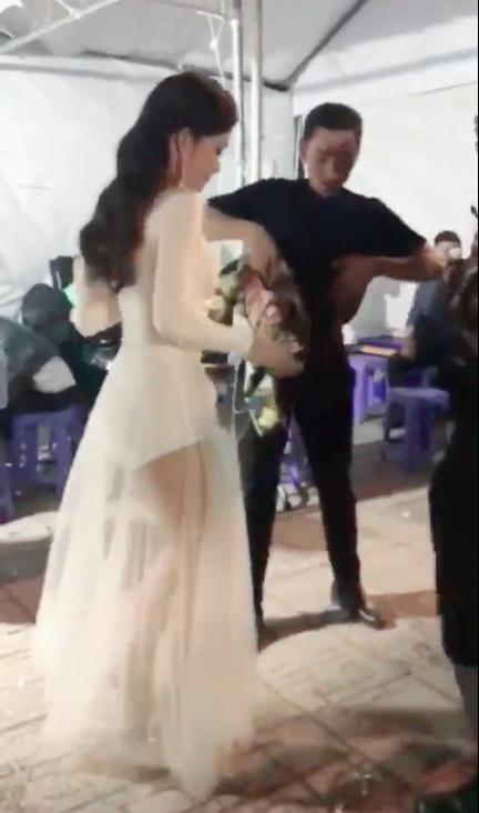 Clip: Isaac, Đông Nhi nhảy quên trời khi nghe Mỹ Tâm hát túy ca-1