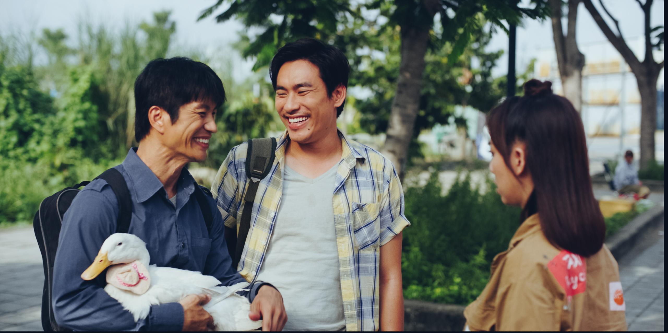 Kiều Minh Tuấn và đồng bọn quậy tưng bừng rạp chiếu phim dịp Tết-3