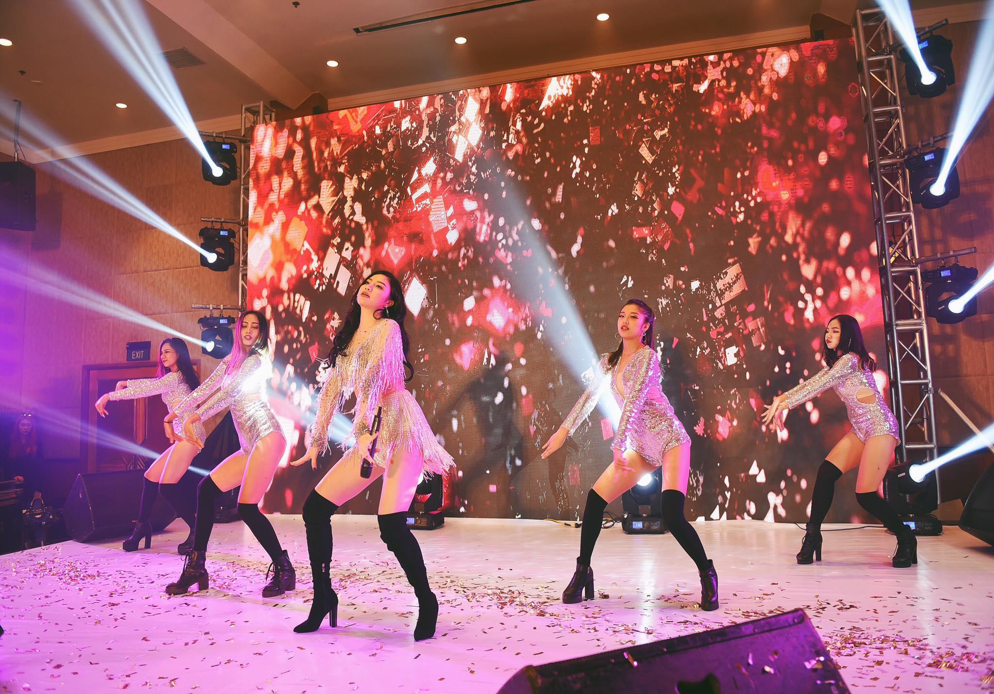 Hot girl - hot boy Việt: Tú Linh bày tỏ quan điểm khi báo chí tung hô U23 Việt Nam quá đà-5