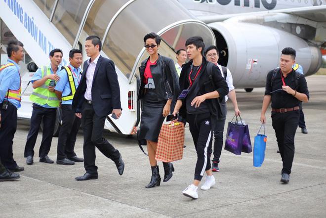 2 tuần sau đăng quang, Hoa hậu HHen Niê đã có món hàng hiệu đầu tiên-1