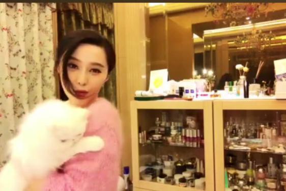 Phạm Băng Băng lần đầu tiết lộ tủ đồ trang điểm hoành tráng và xa xỉ-3